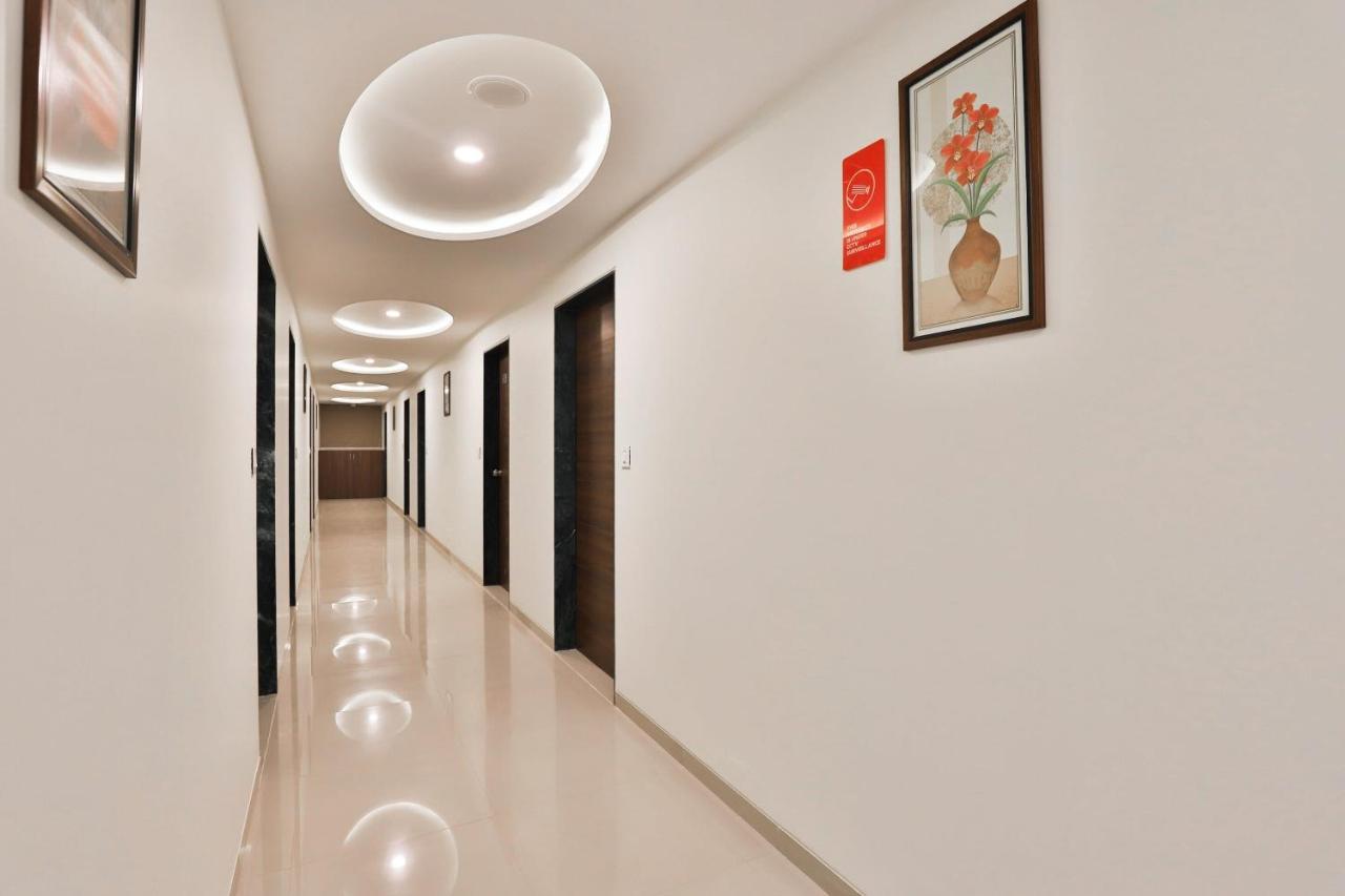 Collection O 12462 Hotel Shiv Inn Ґандінаґар Екстер'єр фото